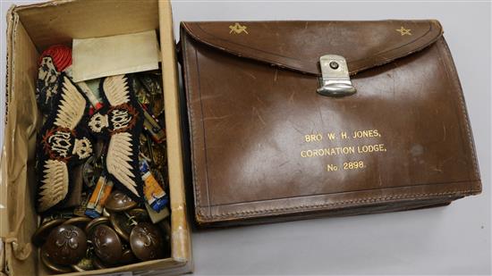 A quantity of military buttons, badges and masonic ephemera